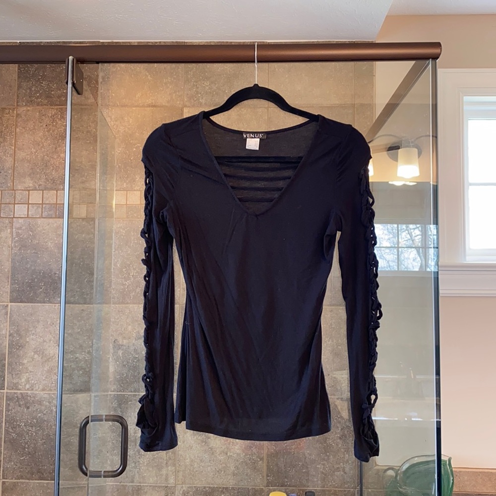 VENUS Black Long-Sleeve Lace-Up Sleeve Top
